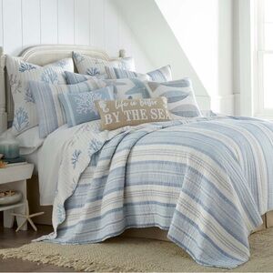 Coastal Blue and White Quilt Set